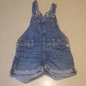 Denim Overall Shorts Old Navy SIZE 6/7